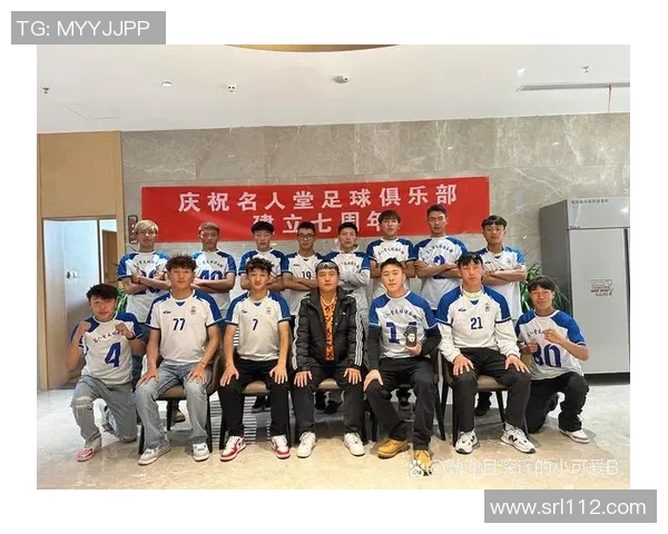 独具收藏价值的足球球星亲笔签字板展现绿茵传奇魅力